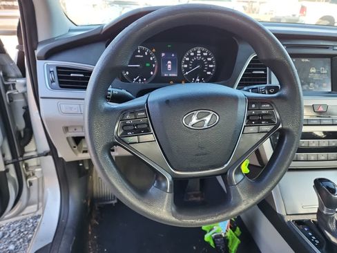 Used 2016 Hyundai Sonata SE image 12