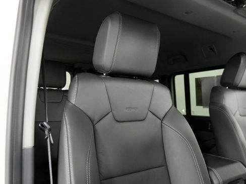 Used 2025 INEOS Grenadier Fieldmaster Edition AWD/4WD image 40