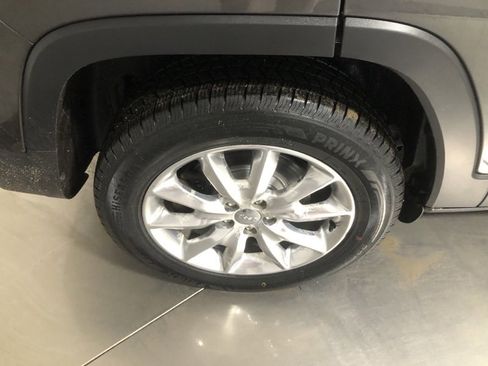 Used 2015 Jeep Cherokee Limited image 9