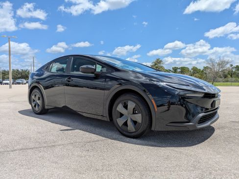 Used 2026 Toyota Prius LE FWD image 2