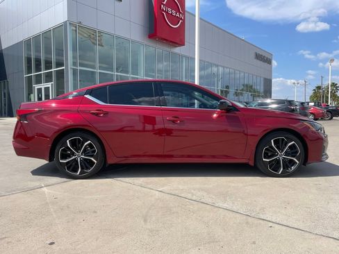 Used 2024 Nissan Altima 2.5 SR w/ SR Premium Package image 2