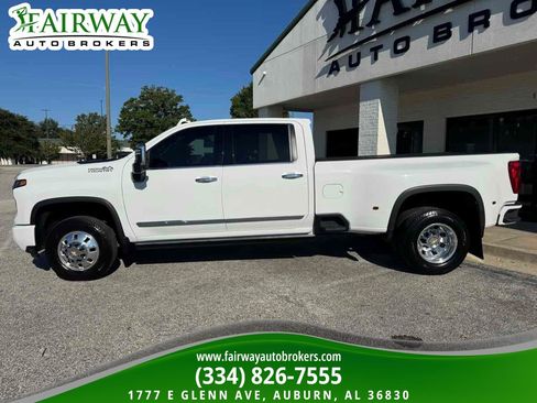 Used 2025 Chevrolet Silverado 3500 High Country w/ High Country Premium Package AWD/4WD image 9