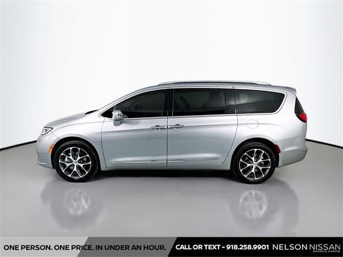 Used 2021 Chrysler Pacifica Limited w/ Premium & Safety Sphere Group image 8