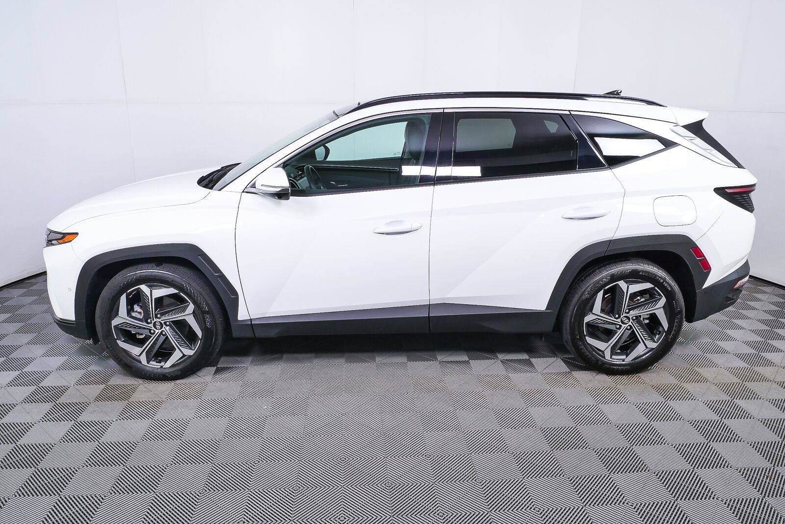 Used 2024 Hyundai Tucson Limited FWD image 25