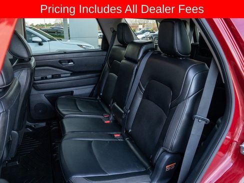 Used 2023 Nissan Pathfinder SL AWD/4WD image 10
