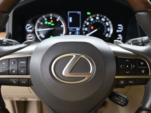 Used 2019 Lexus LX 570 4WD image 24