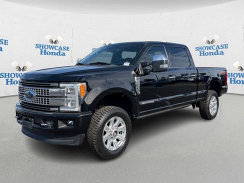 Used 2018 Ford F250 Platinum w/ Platinum Ultimate Package image 2