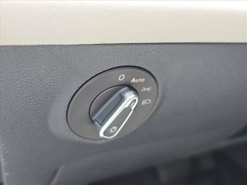 New 2026 Volkswagen Taos SE FWD image 7
