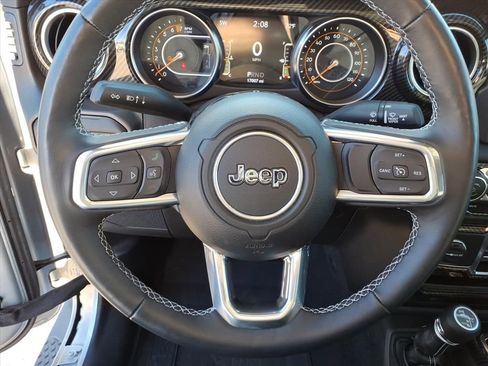 Used 2023 Jeep Gladiator Overland w/ Cold Weather Group image 18