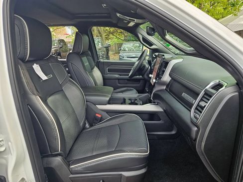 New 2026 RAM 2500 Laramie AWD/4WD image 16