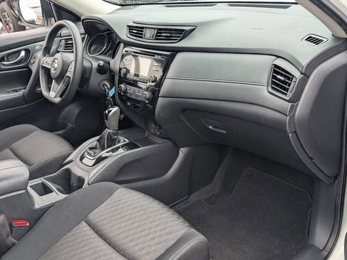 Used 2017 Nissan Rogue S image 15