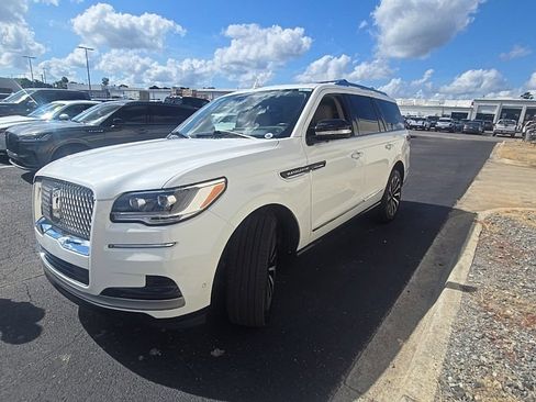 Used 2022 Lincoln Navigator Reserve AWD/4WD image 3
