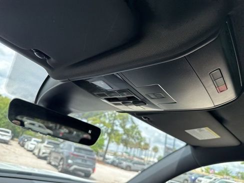 Used 2022 Volkswagen Atlas Cross Sport SEL image 15