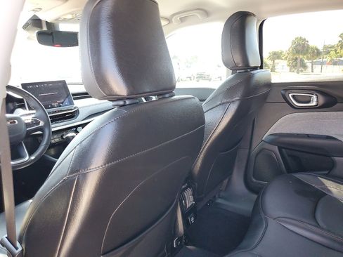 Used 2022 Jeep Compass Latitude image 11