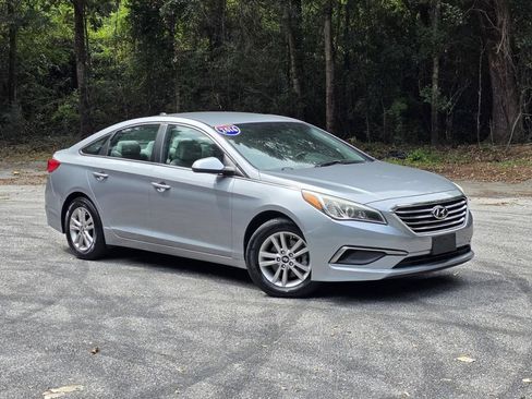 Used 2016 Hyundai Sonata SE FWD image 1
