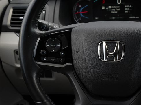 Used 2020 Honda Pilot Touring image 10