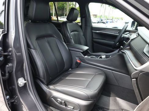 Used 2026 Jeep Grand Cherokee Limited w/ Luxury Tech Group II RWD image 21