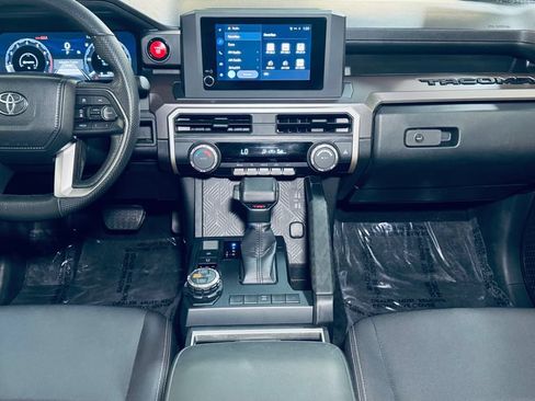 Used 2024 Toyota Tacoma TRD Off-Road AWD/4WD image 15