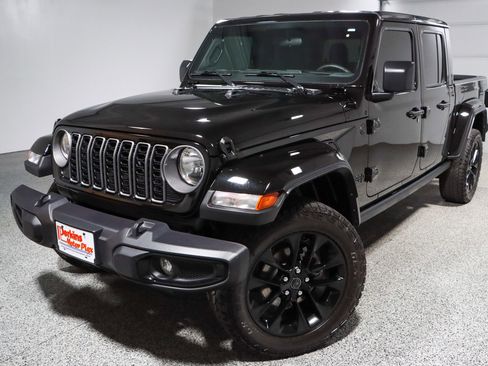 Used 2025 Jeep Gladiator Sport image 30