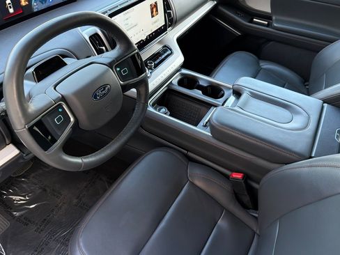 Certified 2025 Ford Expedition Active AWD/4WD image 10