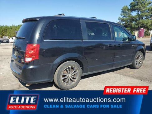 Used 2017 Dodge Grand Caravan SXT FWD image 5