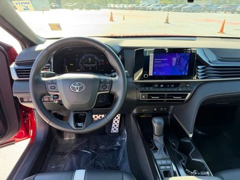 Used 2025 Toyota Camry SE FWD image 12