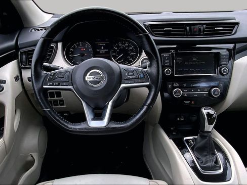 Used 2021 Nissan Rogue Sport SV w/ Technology Package AWD/4WD image 6