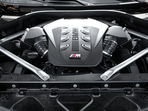 Used 2025 BMW X7 M60i w/ Climate Comfort Package image 34