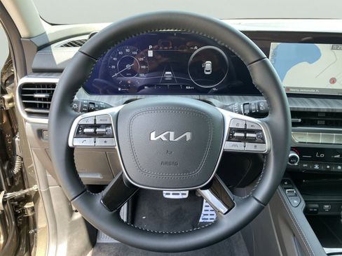 Certified 2025 Kia Telluride SX FWD image 26