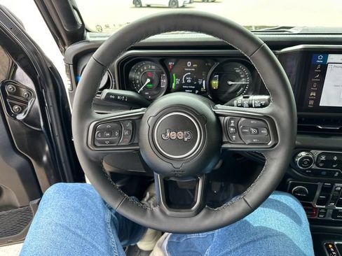 Used 2025 Jeep Wrangler Unlimited Rubicon 4xe w/ Convenience Group AWD/4WD image 36