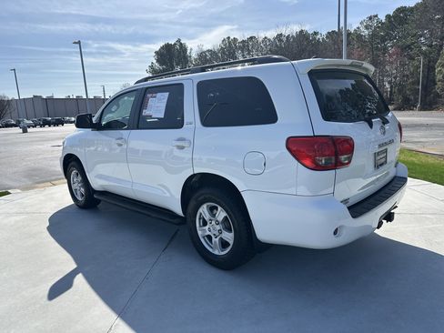 Used 2017 Toyota Sequoia SR5 w/ Premium Package image 8