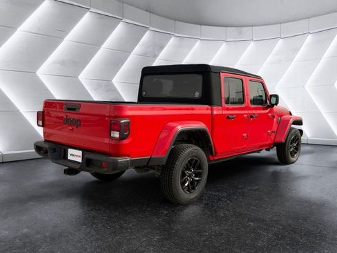 Used 2023 Jeep Gladiator Sport AWD/4WD image 2