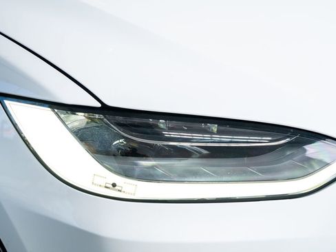 Used 2022 Tesla Model X Plaid image 18