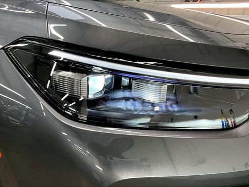 New 2026 Volkswagen Tiguan SE image 32