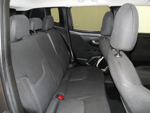 Used 2017 Jeep Renegade Latitude w/ Cold Weather Group AWD/4WD image 18