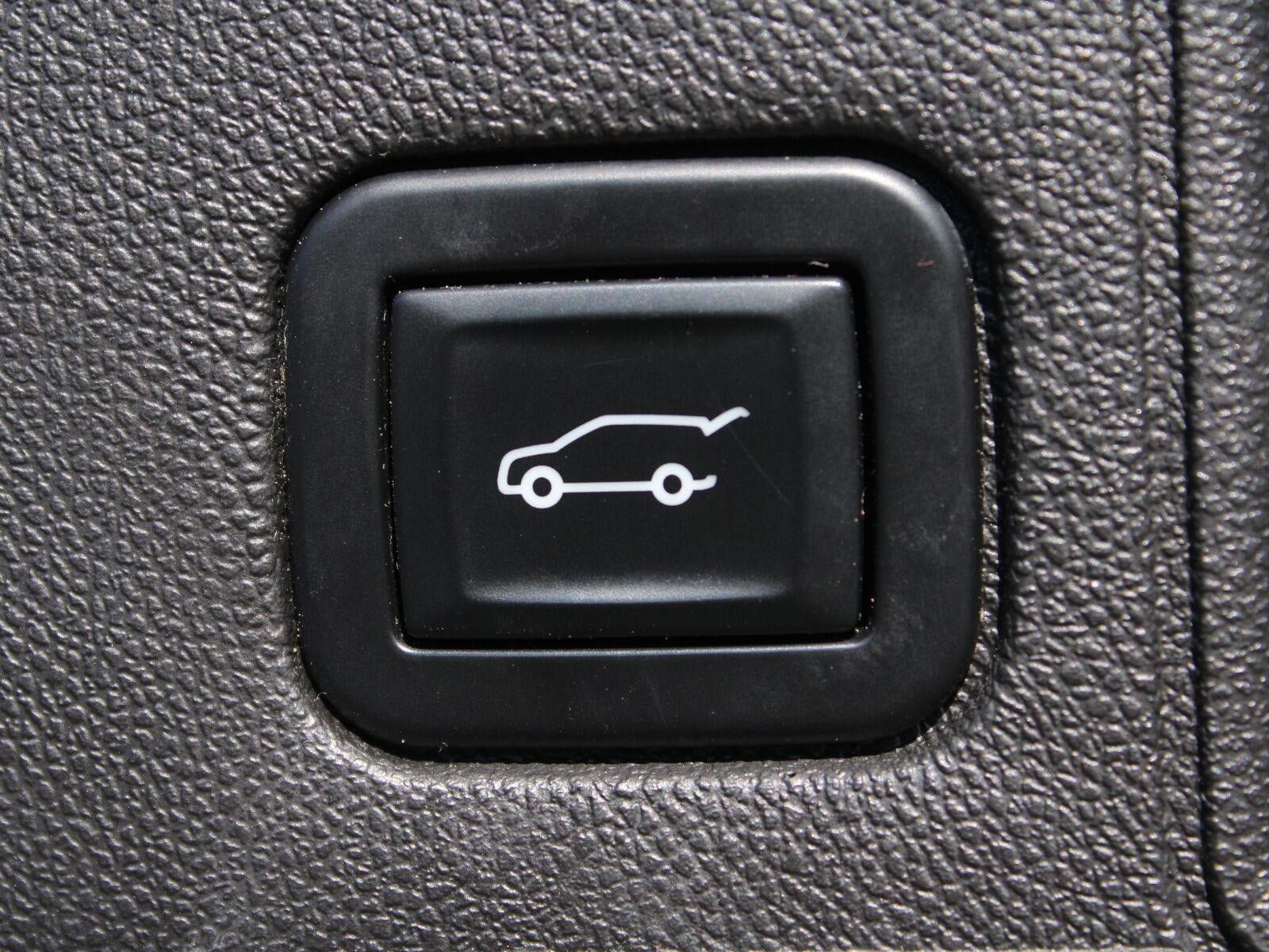 Used 2022 GMC Terrain AT4 w/ GMC Pro Grade Package AWD/4WD image 9