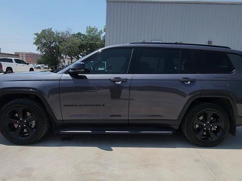 Used 2022 Jeep Grand Cherokee L Laredo RWD image 5