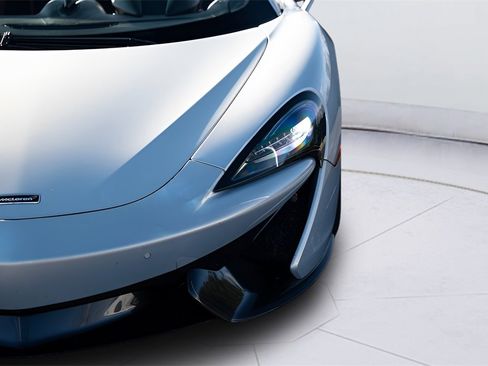 Used 2018 McLaren 570S Spider image 36