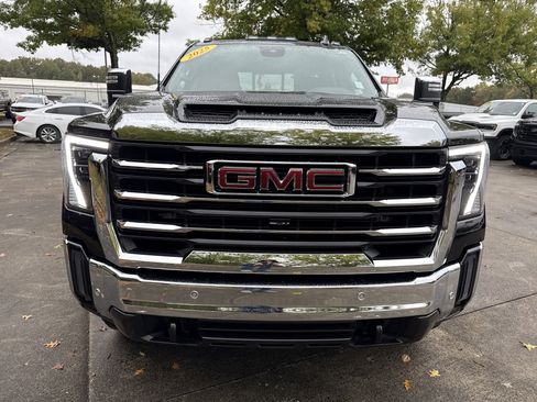 Used 2025 GMC Sierra 2500 SLT image 2