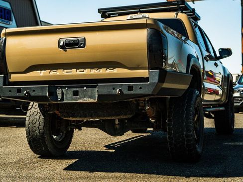 Used 2019 Toyota Tacoma TRD Off-Road AWD/4WD image 3