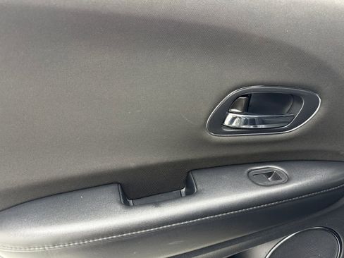 Used 2018 Honda HR-V EX image 36