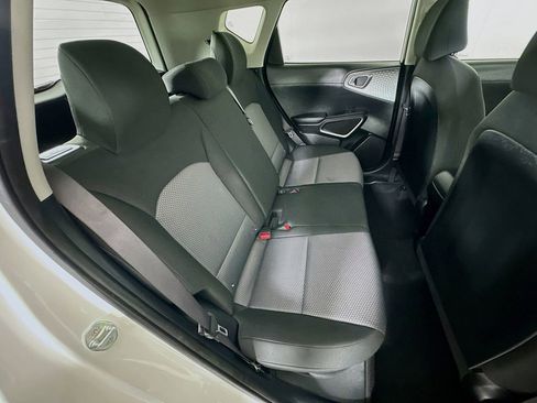 Certified 2023 Kia Soul LX w/ LX Technology Package FWD image 6