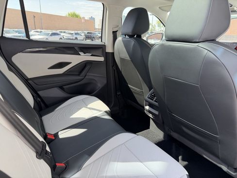 Used 2025 Volkswagen Tiguan SE w/ Panoramic Sunroof Package AWD/4WD image 36