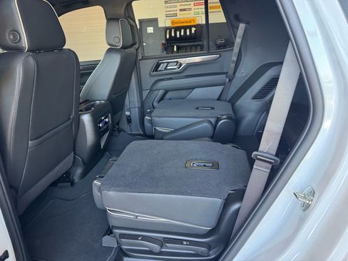 Used 2026 GMC Yukon Elevation AWD/4WD image 13