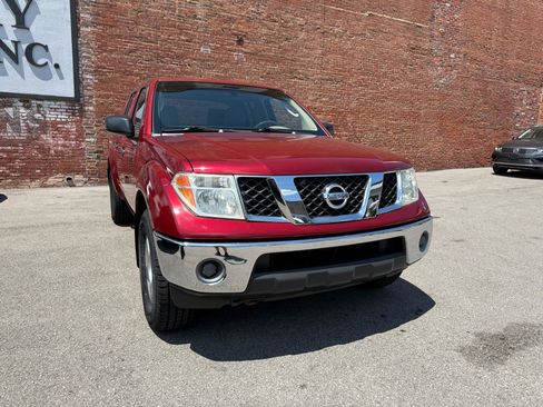 Used 2007 Nissan Frontier SE w/ SE Value Truck Pkg AWD/4WD image 2