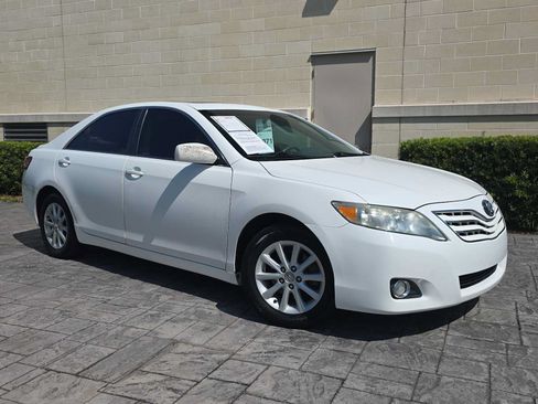Used 2011 Toyota Camry XLE w/ SE/XLE Extra-Value Pkg FWD image 28