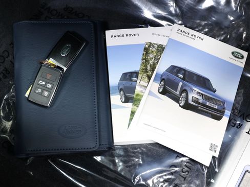 Used 2022 Land Rover Range Rover Long Wheelbase Autobiography image 5