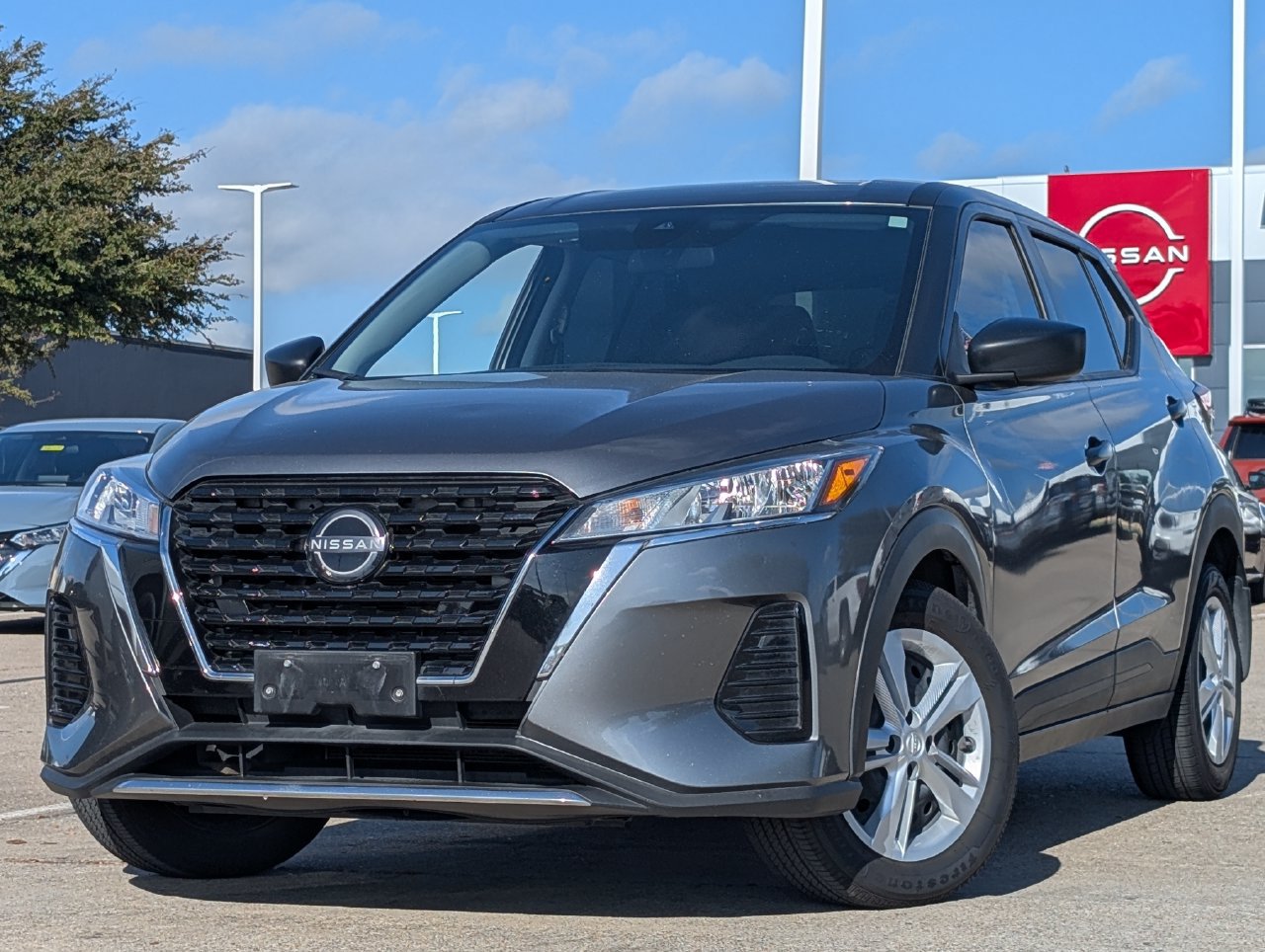 Used 2025 Nissan Kicks Play S FWD image 2