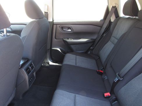Used 2024 Nissan Rogue SV AWD/4WD image 14