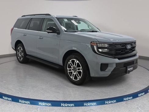 Used 2026 Ford Expedition Active AWD/4WD image 4